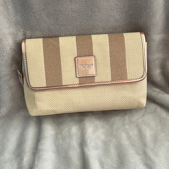 Victoria's Secret Handbags - Victoria’s Secret Rose Gold Straw Bag